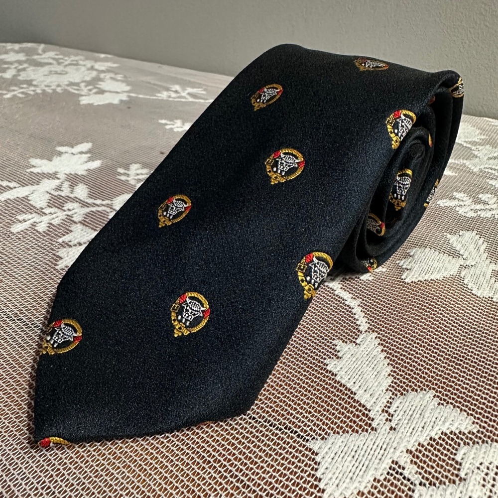 Vintage Ingles Buchan Scotland MacLeod Clan Crest Navy Blue Terylene Necktie